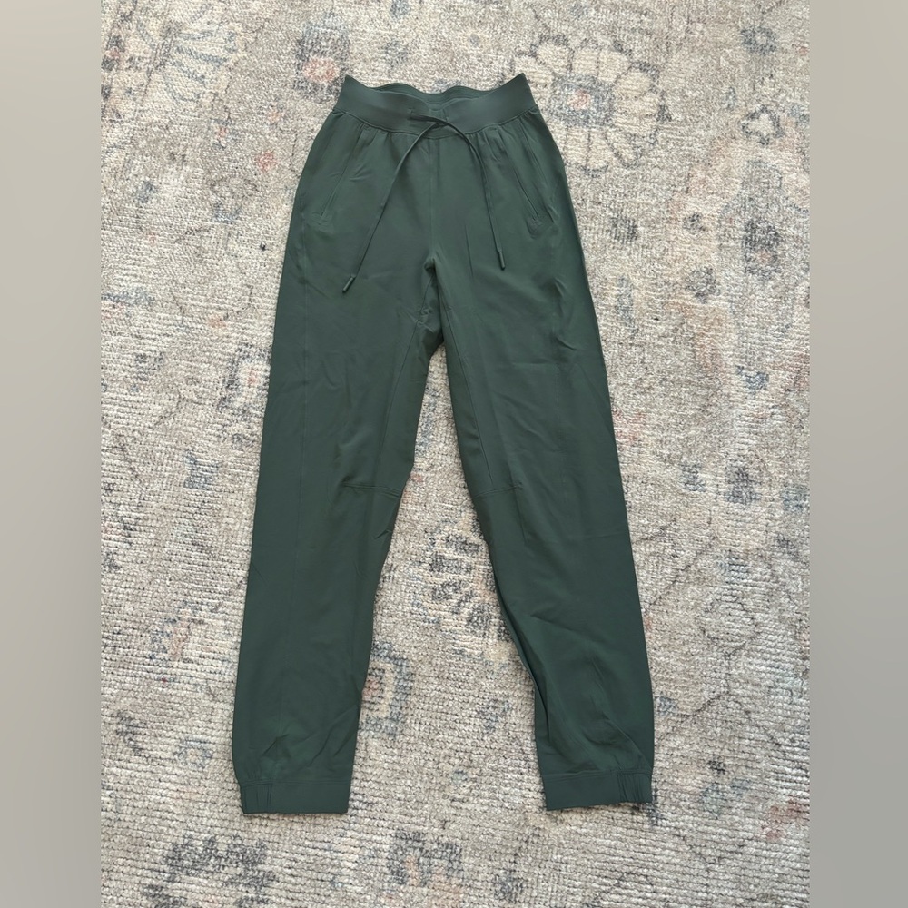licensed to train Lululemon pants size 2
